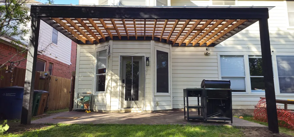 Attached modern-style cedar pergola with a two-tone stain